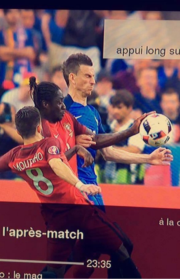 Smc97Kaaf's tweet photo. L'arbitre il arrive pas à distinguer un noir et un blanc. Cotisons tous pour acheter des lunettes à se fdp #Eder https://t.co/GspSjnylC1