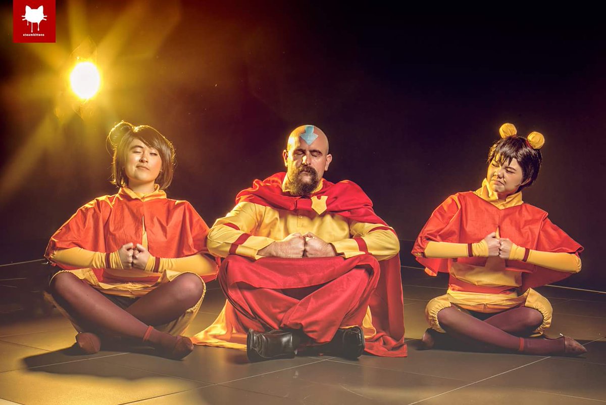 AlchemiGlow's tweet photo. Another awesome Photo of my Air bender family by @Steamkittens.
Taken at @OzComicCon Melbourne 2016 https://t.co/jfxhZroyv6