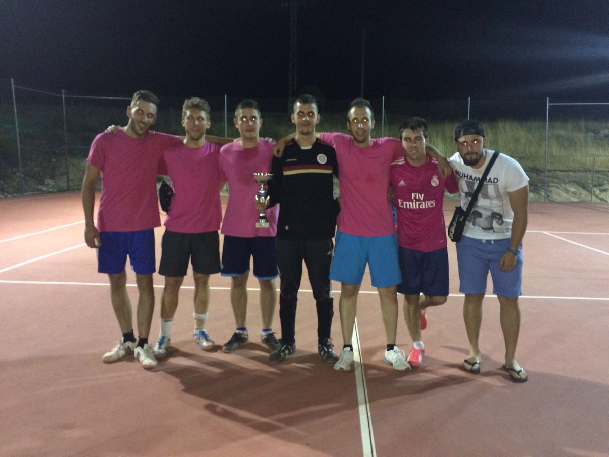 JaviBachiller's tweet photo. Brasil dl 70,la Naranja mecánica,la España dl triplete,el Tentáculo...Enhorabuena vecis,el trofeo se qda en la finca https://t.co/KofVAtkCXr
