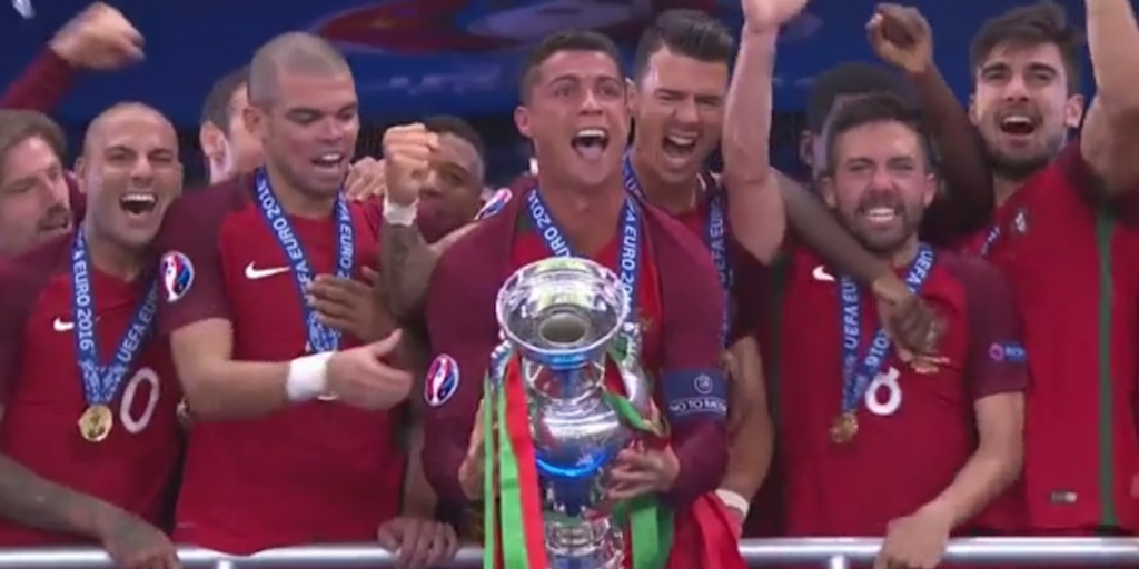 theScore's tweet photo. VIDEO: Ronaldo's face says it all.

#EURO2016 https://t.co/3xRwUuVWz3 https://t.co/KKfh4ApOu6