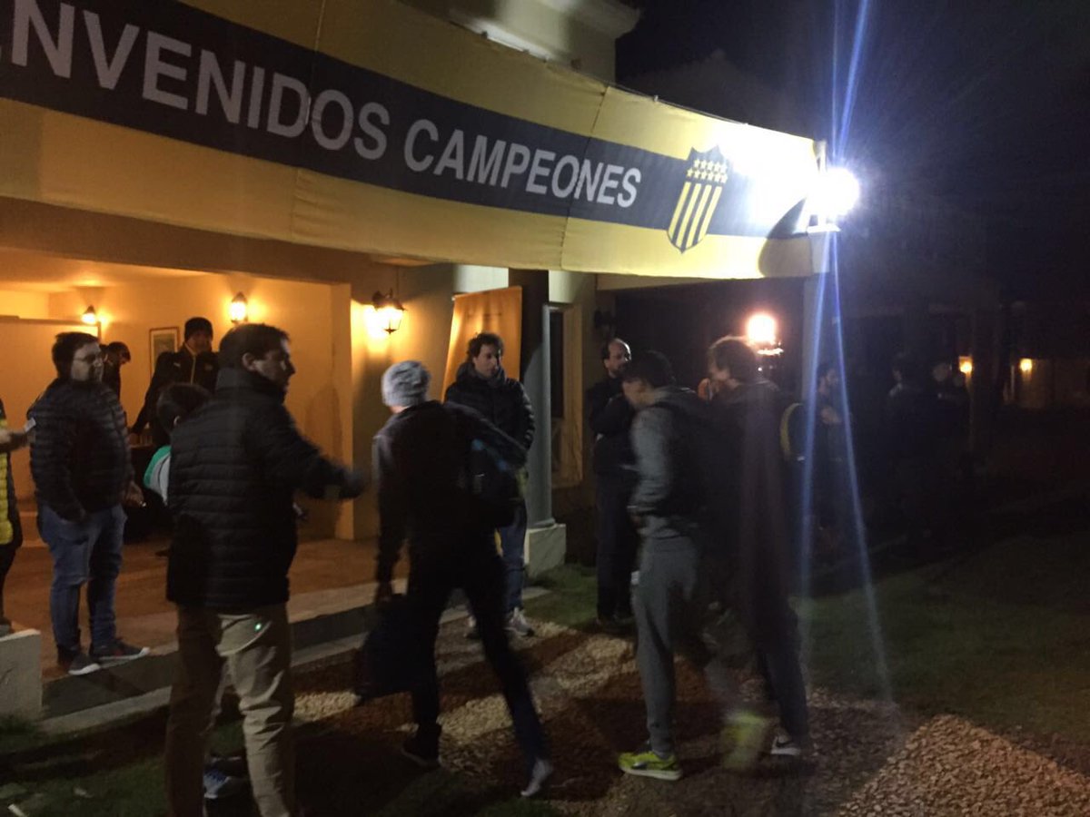 En estos momentos está llegando la delegación a Solanas #Pretemporada2016