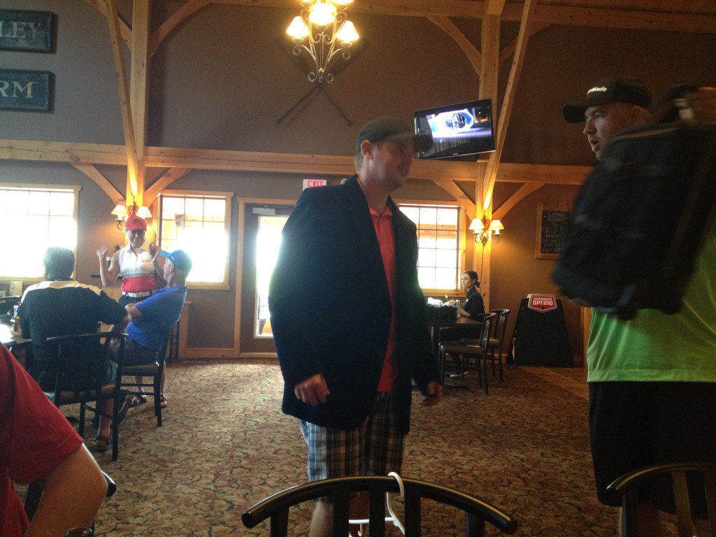 joeprogrammer's tweet photo. Your #Velvet2016 winner, and champion golfer of the year, with a Velvet score of -11: Hollywood Henderson! https://t.co/h0EPjl6Gtt