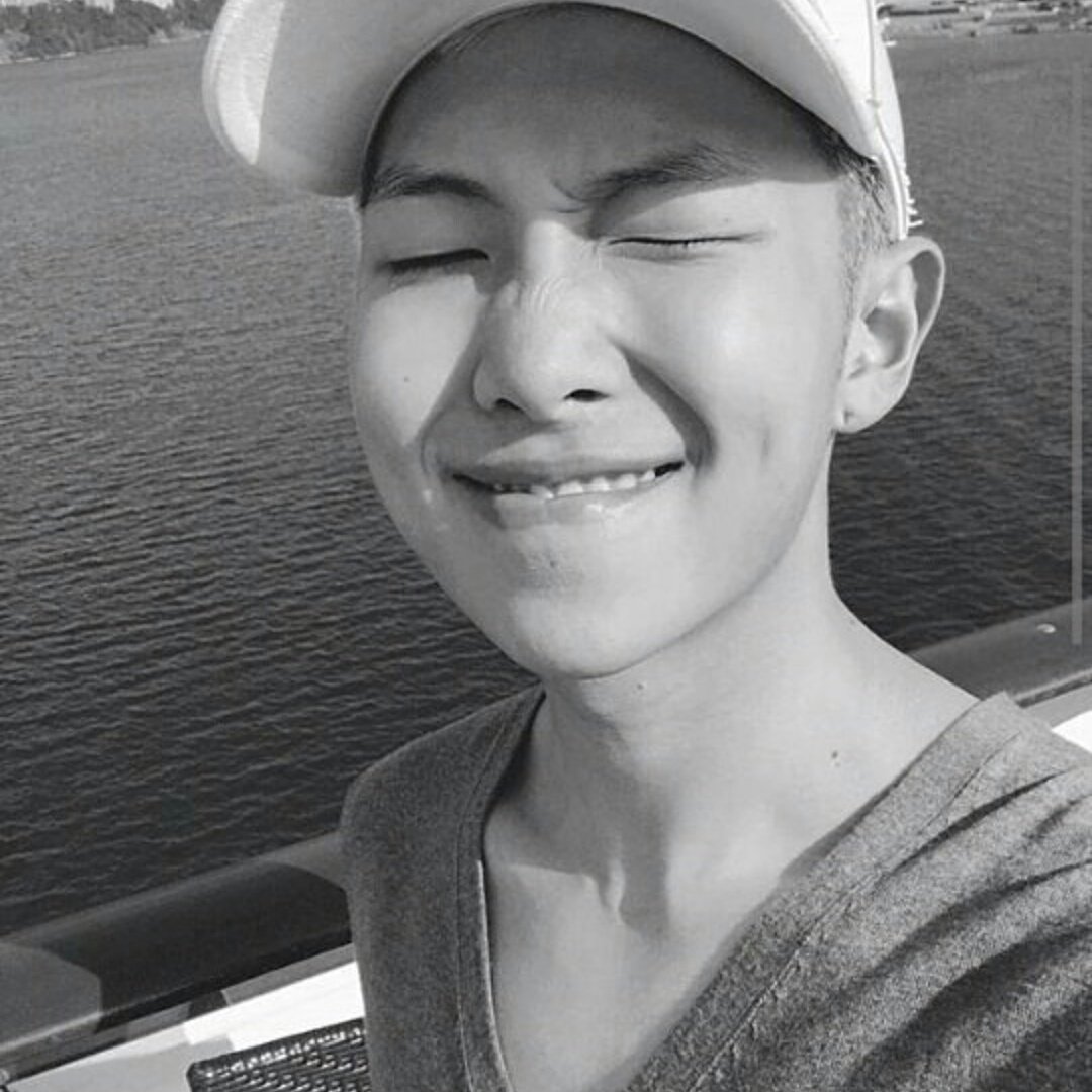 mark_aleyna's tweet photo. Biz senin gulusunde huzur bulurken onlar seni nasil aglatir #TurkishArmyWithYouRapMon https://t.co/TCA9i1sY11