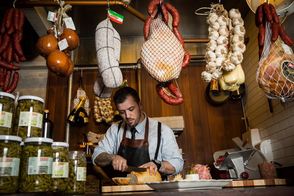 Canberra’s hidden bars worth searching for by <a href="/HerCanberra/">HerCanberra</a> bit.ly/29xjWWy #visitcanberra