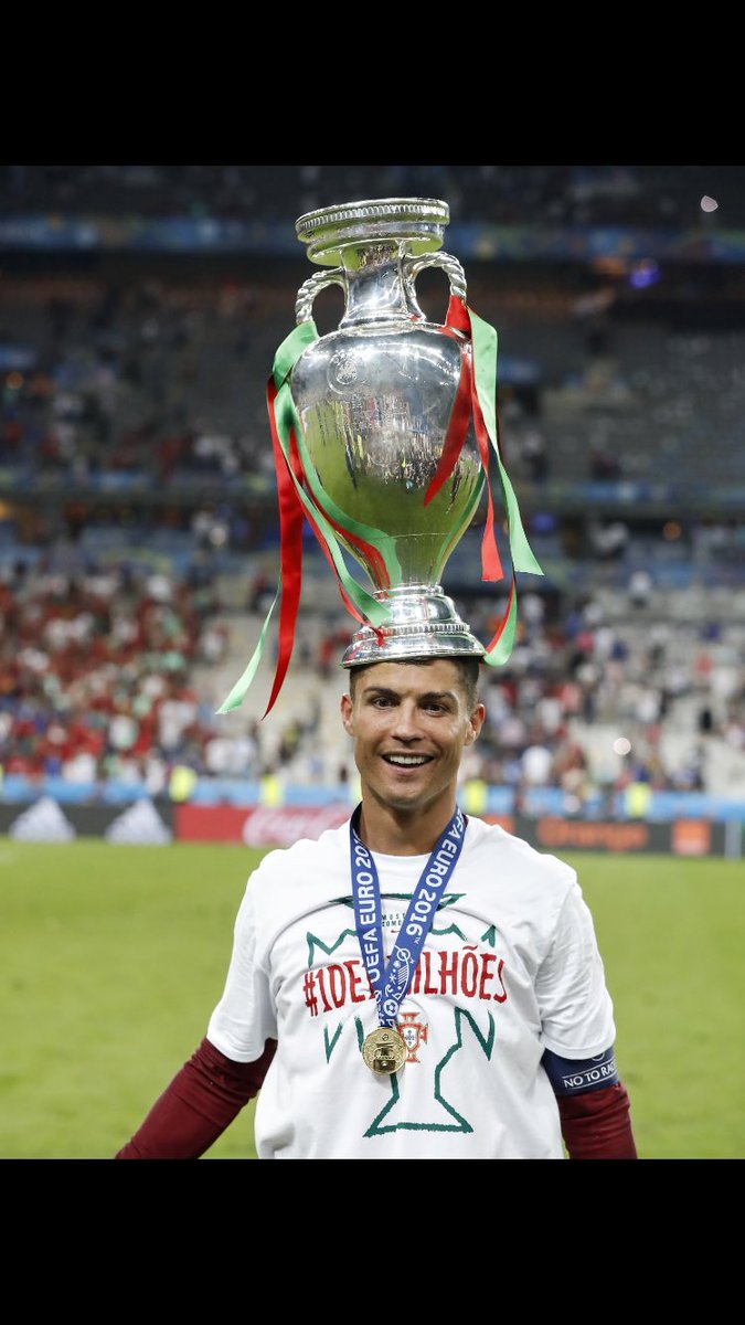 DosSantosRomain's tweet image. Griezmann c'est quoi ça? Les autres dites rien #Euro2016 #POR