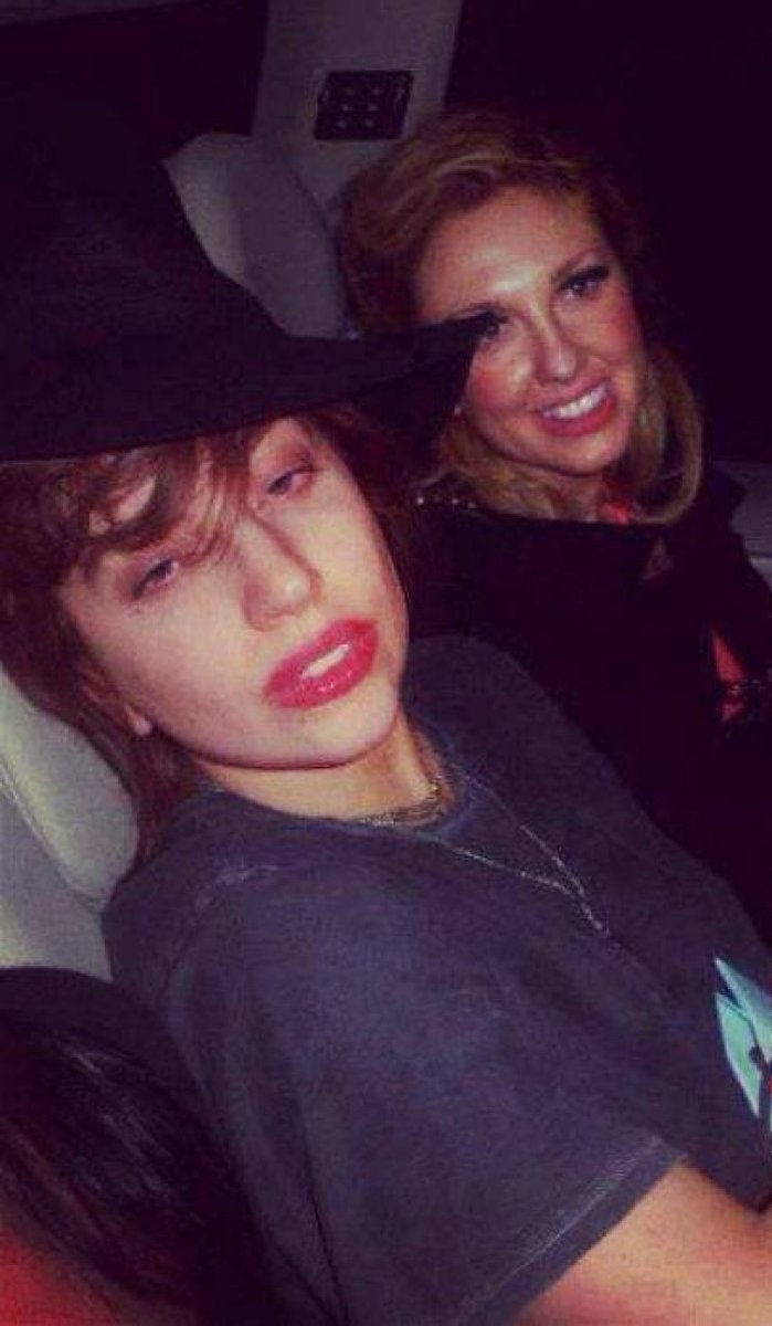 CorKeY_Gagah's tweet photo. Current mood..... #princesshigh #LG5 @ladygaga https://t.co/SwaoyKaFkq