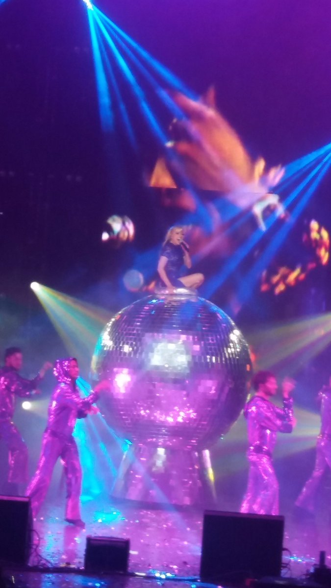 Jossycab90's tweet photo. Espectacular nuestra @OficialYuri #tourinvencible 2.0 #TeatroMorelos #Toluca @yurimexicofans #orgulloyurifan 👏👏👏 https://t.co/pBnyaVzXIf