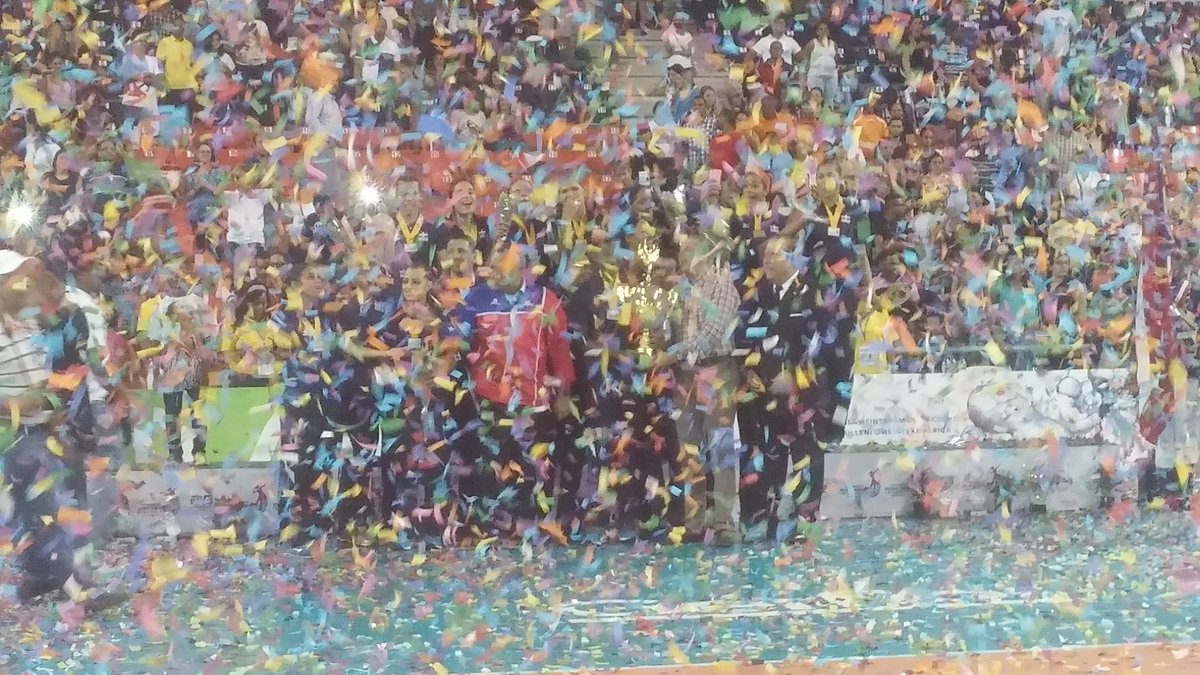 VoleiFemRD's tweet photo. MEDALLA DE ORO PARA #LASREINASDELCARIBE

EN ESTA #CopaPanamRD2016 https://t.co/pnL34HsQ1c
