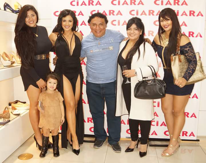 MSoiferNoticias's tweet photo. Lindas 😍😍 en la Presentación de @MicheilleSoifer como imagen de @CalzadosCiara https://t.co/3pacuw2CRr