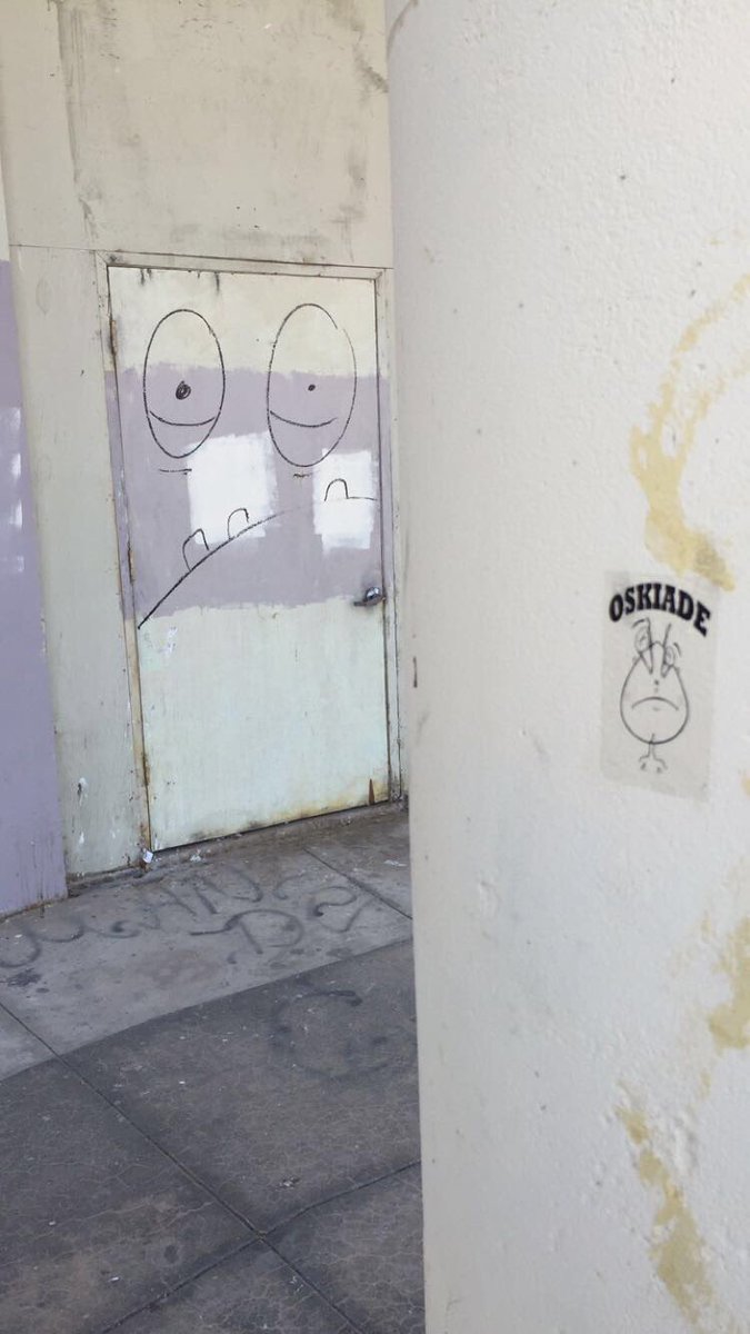 LondonVibes's tweet photo. Slapped an #OSKIADE Sticker on this dope abandoned building in Calipatria, California https://t.co/kajVCYualr