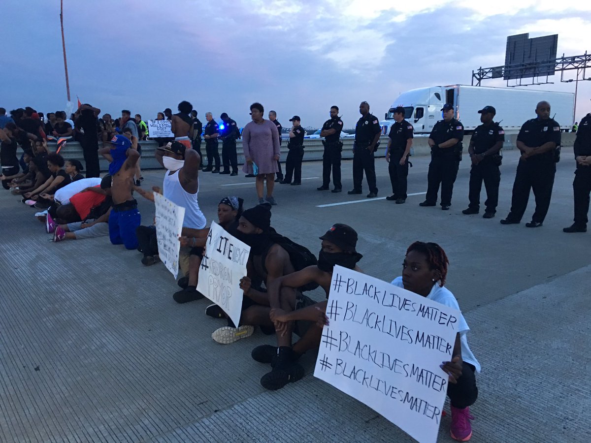 ZachCrenshaw's tweet image. MEMPHIS #BlackLivesMatter - they have shut down the state-line bridge. Still peaceful, no violence. @FOX13Memphis