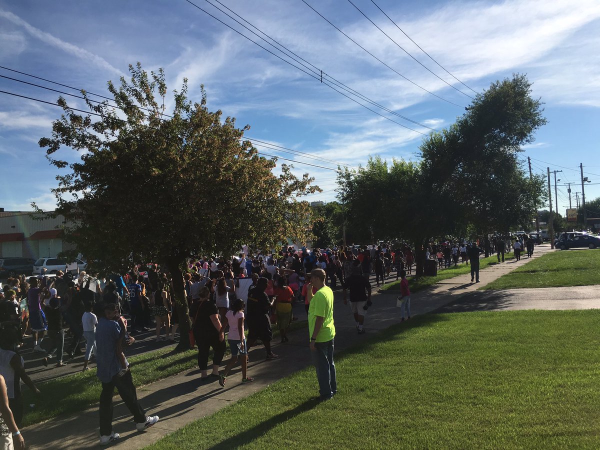 CardCannonball's tweet photo. #BlackLivesMatter #BLMLou https://t.co/l7nLwpOPfG