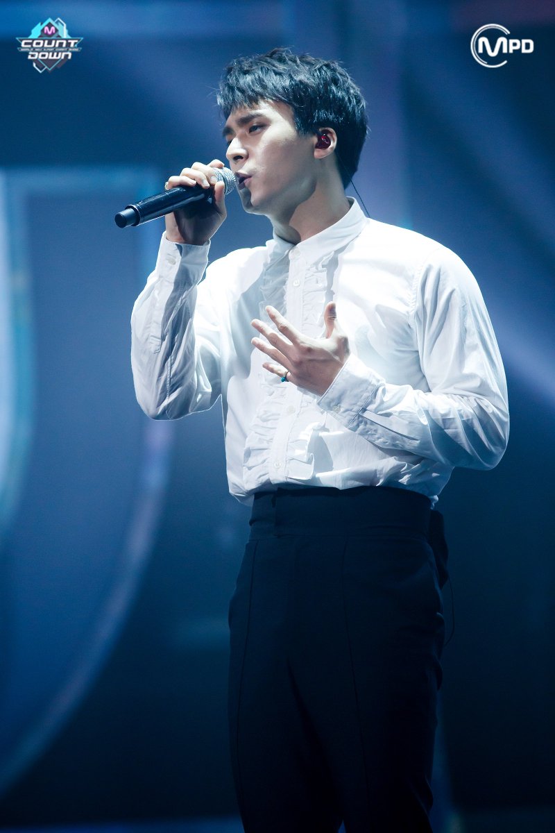 160707 #엠카미공개사진 나비인줄 알았지만 비스트. 뭔가 사진에서 자체발광효과가 보이는 것 #BEAST #Butterfly