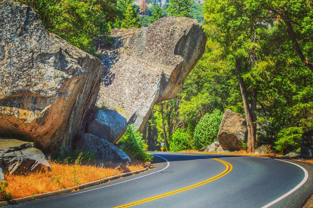Mahesh2704's tweet photo. Left turn be careful #Curveroad #Rocks #yosemitenationalpark @VisitCA @GoUSAin @YosemiteNPS https://t.co/IpwJkFiGdv