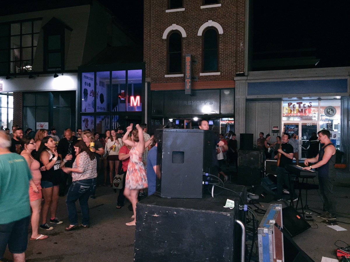 WhiteVinylSky's tweet photo. Lafayette, you guys were amazing last night. #moseydownmain https://t.co/DBt5KmZuiY