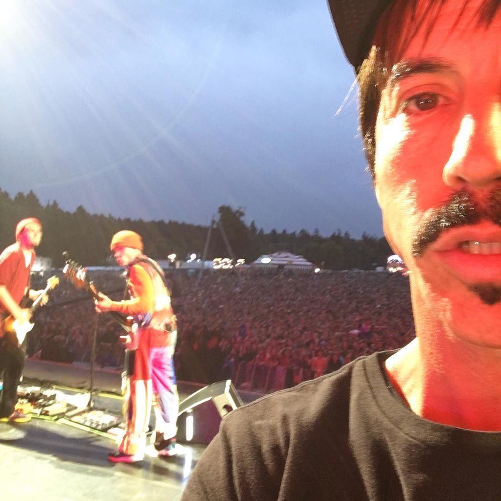 ChiliPeppers's tweet photo. Love triangle

https://t.co/i9sXj7BZTp https://t.co/zZL77rvOlz