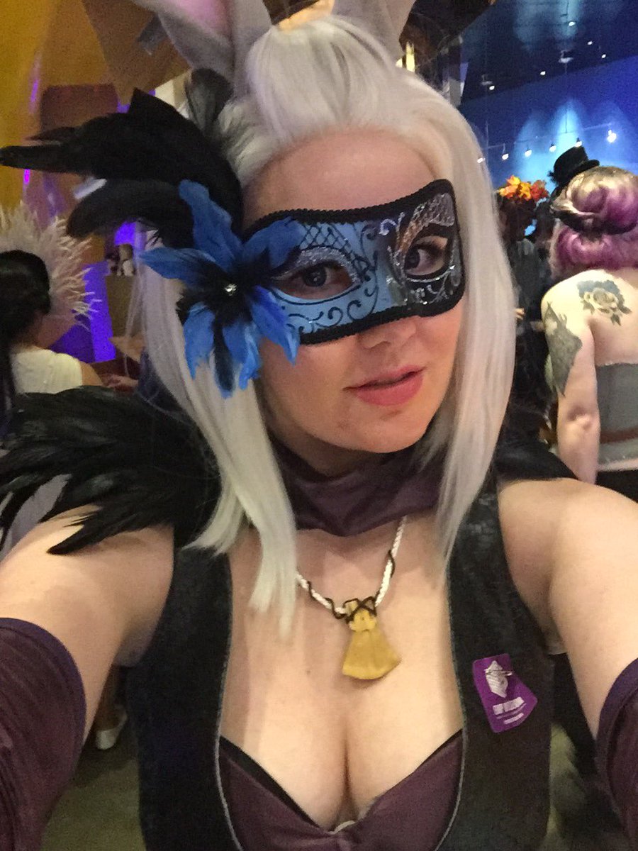 AirBubbles's tweet photo. Bunny #marasov was out last night at the #EMPMythandMagic masquerade! Had so much fun. #destinycosplay @bungie https://t.co/me2ijvSsSK