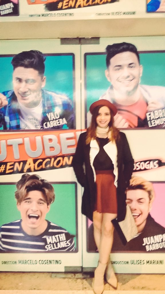 FranchuC9's tweet photo. Youtubers #enAccion gracias por la invitacion!! Con luli mirando el talento de todos y riendo a carcajadas. https://t.co/h9LECnllYo