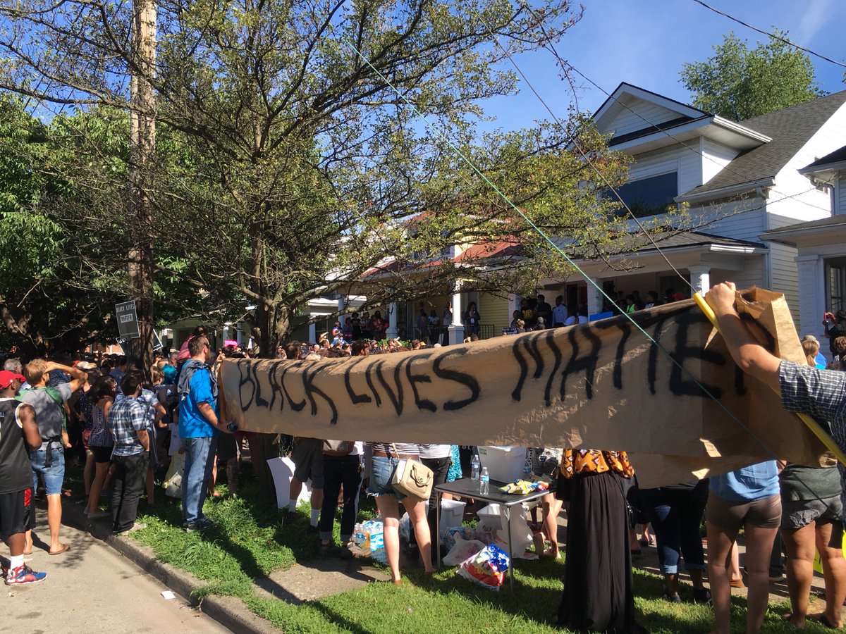 MoAmy's tweet photo. More from #BlackLivesMatter Louisville #BLMLou https://t.co/ds32Ed4r7K