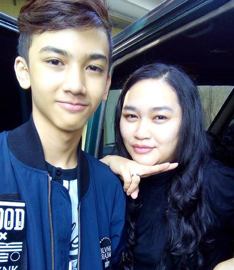 #SharePict : ari irham sama Mama kandung nyaa :) ❤