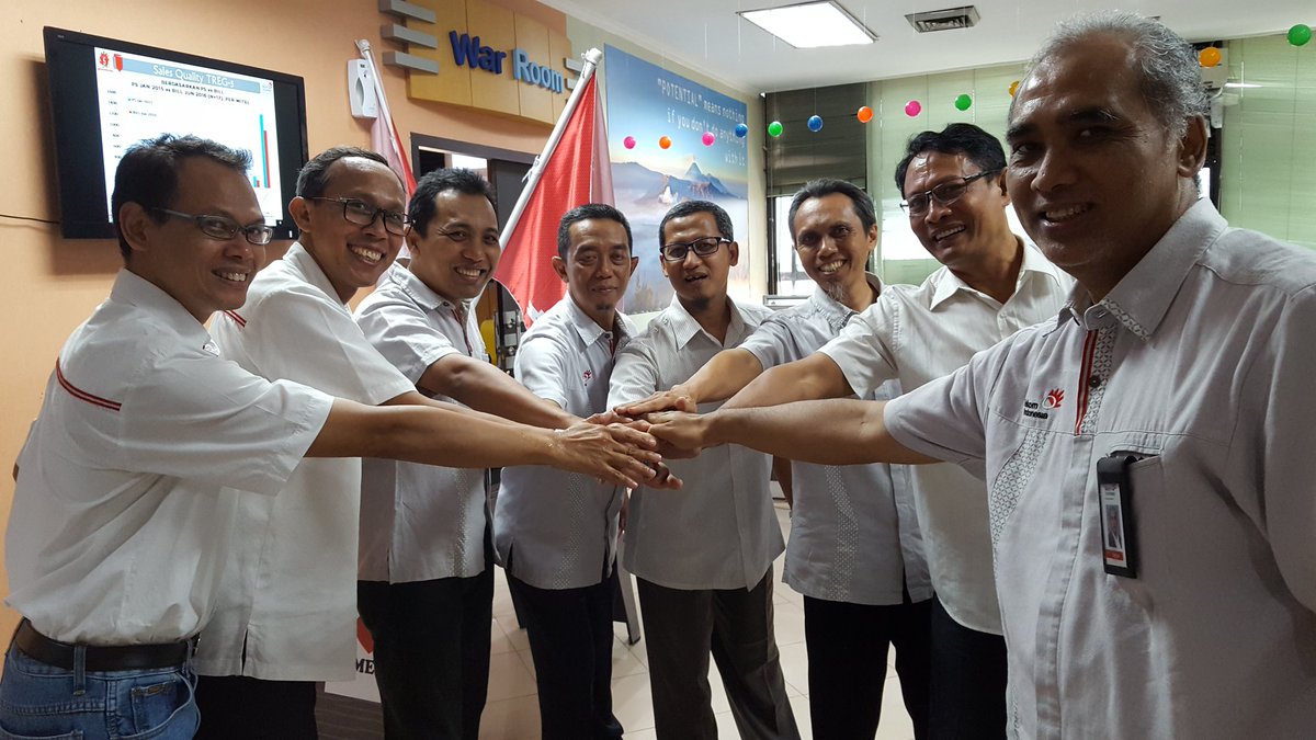 djadi_soegiarto's tweet photo. @parwi66 @_funtastic5_ #TelkomFuntastic5 #BPPTREG5 @setyahermawan3 #halalbihalal
Halal bihalal kekinian :D https://t.co/cUTJdKDQjJ