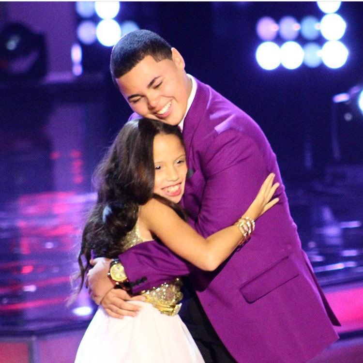 daddy_yankee's tweet photo. Orgulloso de mi #teamyankee Axel es una promesa de la música tropical y Carmen salió con la mejor oferta de trabajo. https://t.co/Cc3xaapCek