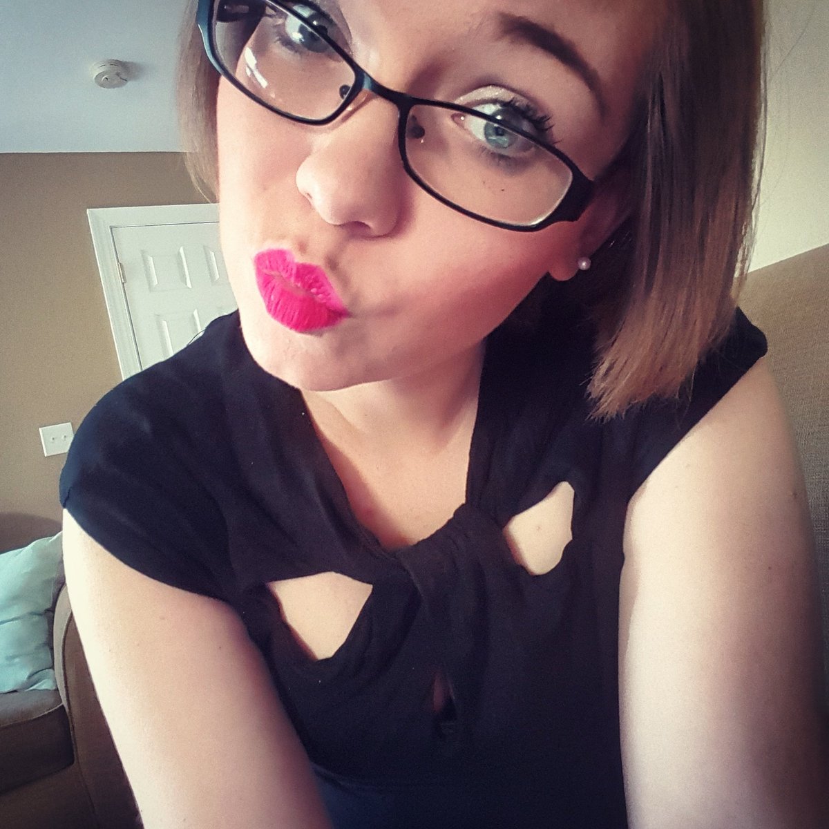 BeYou_Makeup's tweet photo. Just look at that amazing matte finish lip color
https://t.co/yJN3JO3GUH
#younique #lipliner #pink #matte https://t.co/DmeokzWjwJ