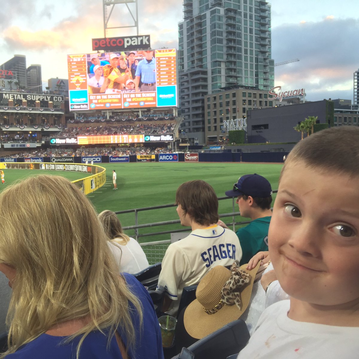 LittleBirdsBlog's tweet image. #CelebSoftball