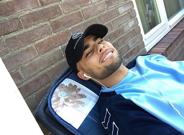 httpsatcn's tweet image. New fake. Rt or fav for me? 😴