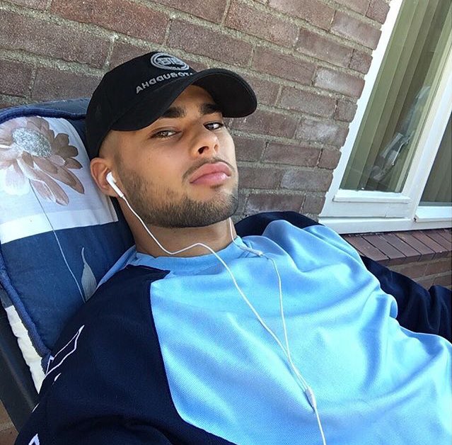 httpsatcn's tweet image. New fake. Rt or fav for me? 😴