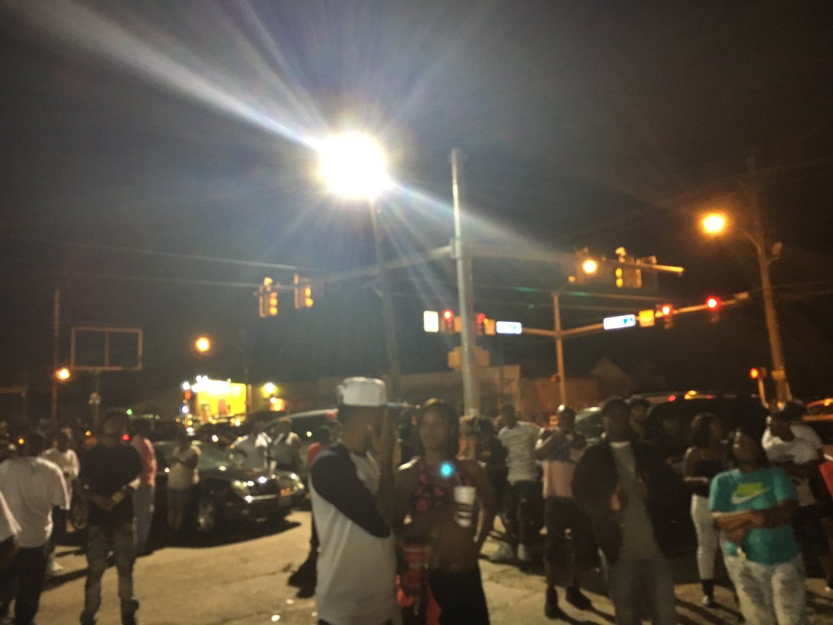 Nettaaaaaaaa's tweet photo. N Foster. #AltonSterling #BatonRougee https://t.co/dSyM86xBV6