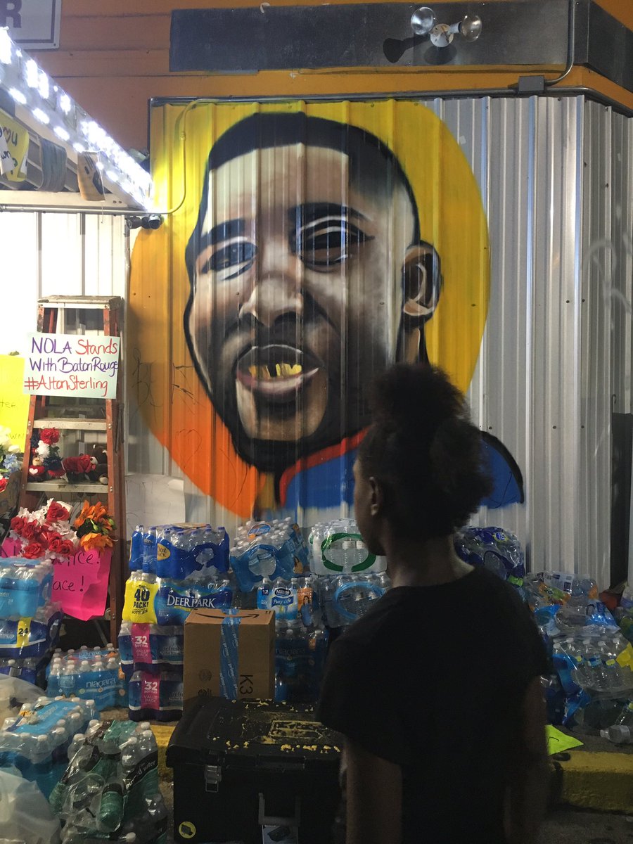 Nettaaaaaaaa's tweet photo. N Foster. #AltonSterling #BatonRougee https://t.co/dSyM86xBV6