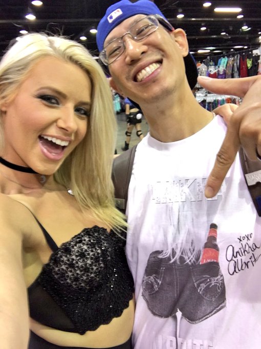 Thank you everyone for coming to see me at #Exxxotica Chicago, &amp; thank you @EXXXOTICA for having me again<a href="/tag/exxxotica"class="tags">#Exxxotica</a>