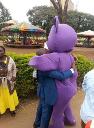 citizentvkenya's tweet photo. In need of a hug? @Teddy_Rules16 got plenty of hugs to share  #RandomTeddy #Teddyabouttown https://t.co/W89HDxDr5x