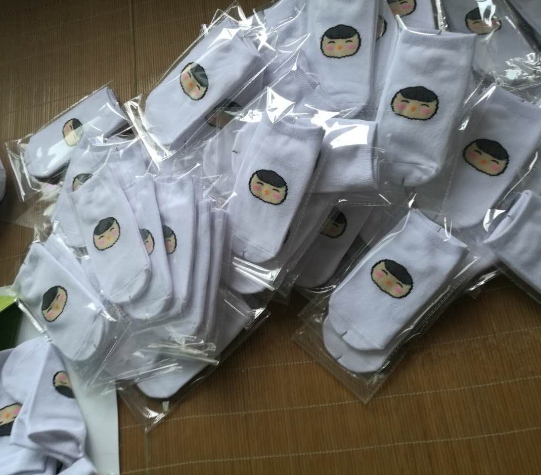 macaronshu's tweet photo. [GOLD RUSH] 양말 제작완료 되어 현재 배송 기다리고 있습니다. 전자파 차단스티커->부채로 교체. 포토북은 다음주 인쇄실출고예정. 포토북은 7월내 모두 배송예정입니다. https://t.co/6MOCYqz2kx