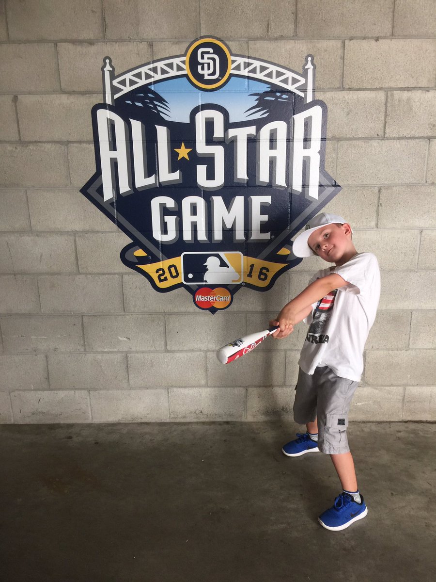 LittleBirdsBlog's tweet image. #CelebSoftball