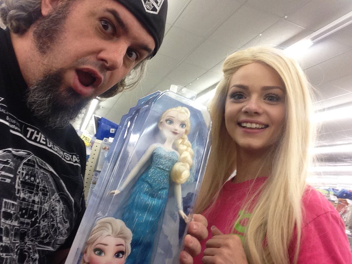 MrLifestyles's tweet photo. What??! How can this be?? Which is reality? Lol @ElsaJeanxxx https://t.co/XSeOOBA0Pl