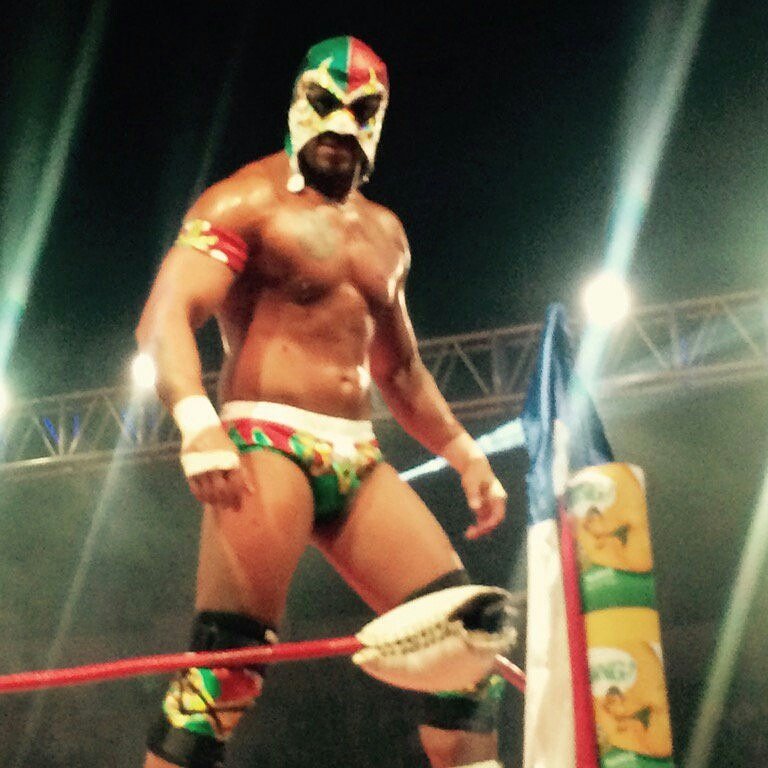 aaa_fansdelucha's tweet photo. Llego par presentarse y para demostrar de que esta echo llego papa @hijodelfantasma 

#AAACDMX https://t.co/BJmDuRnpfl