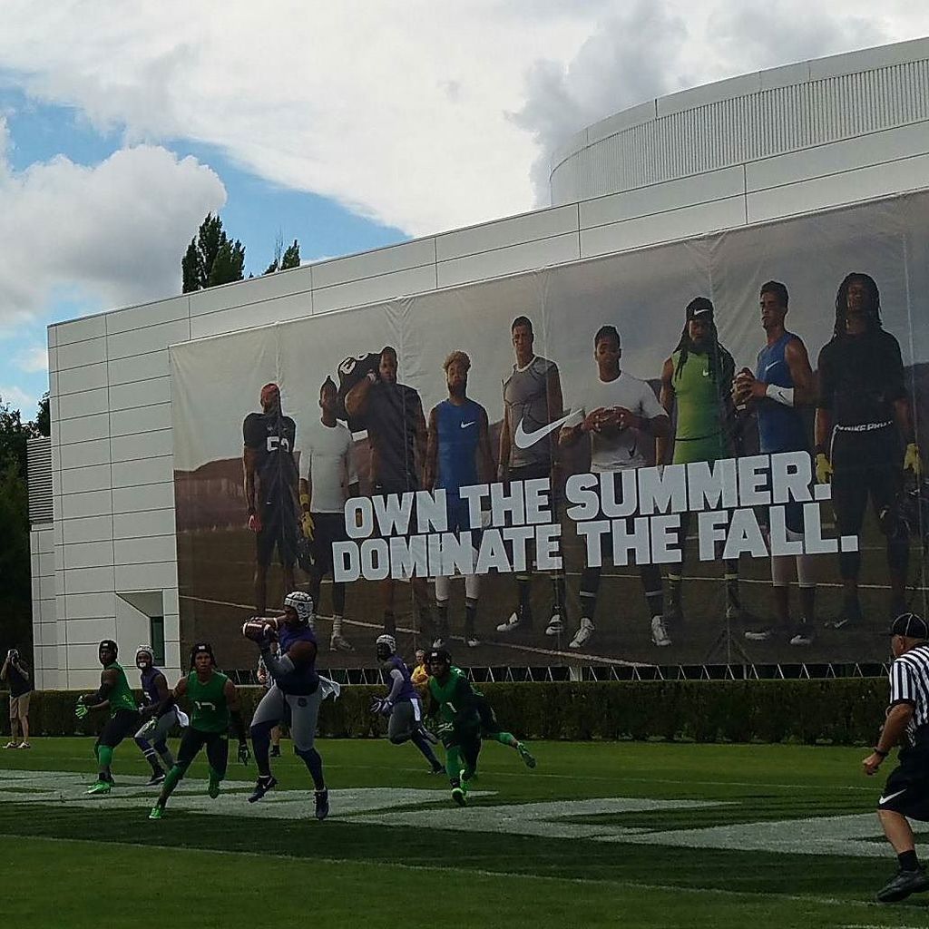 trishknows2's tweet image. Own It #TheOpening #LunarBeast #FlyRush #OwnTheSummer #DominateTheFall #NikeFootball ift.tt/29wVAzD