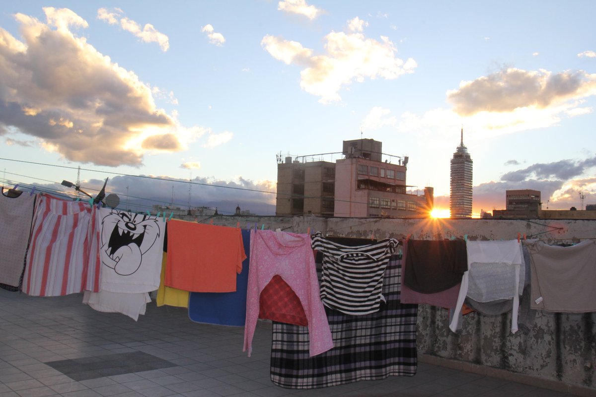 Estampas cotidianas en la #cdmx #vidacotidiana #torrelatino #photography