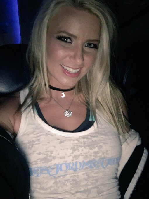 Flying back home and repping my @JulesJordan shirt! 🙌🏼✈️ https://t.co/HzHCZuttTs<a class="tags" href="/tag/julesjordan">@julesjordan</a><a href="/tag/albritearmy"class="tags"><span>#albritearmy</span></a><a href="/tag/albriteangels"class="tags"><span>#albriteangels</span></a>
