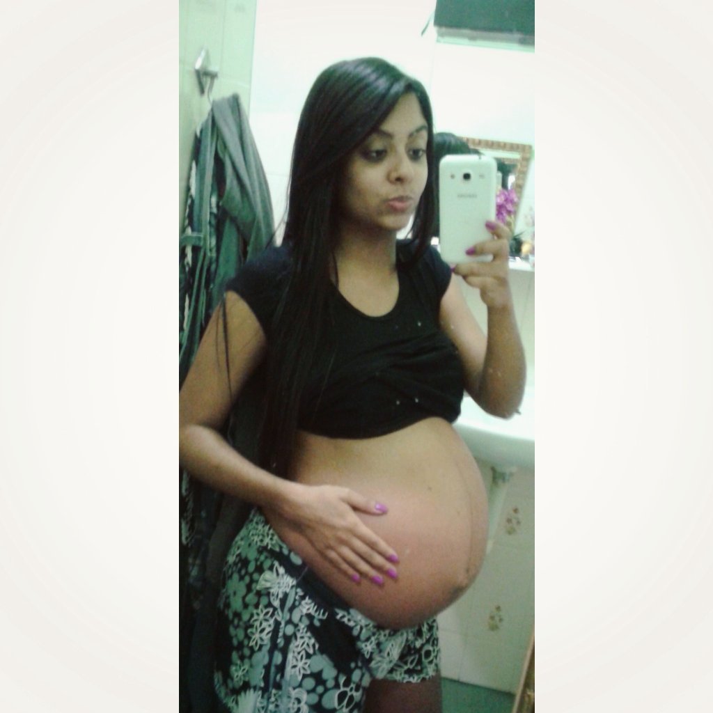 marceledinapoli's tweet photo. Sensação que a barriga vai explodir a qualquer momento... 😱😫 #DonaRedonda #40semanas #9mesesCompletos #VemFilho 👶❤ https://t.co/rhq4kvbVkK