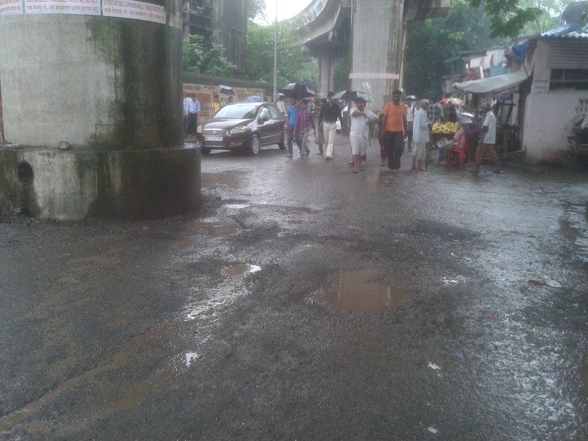 sakal_cityspeak's tweet photo. #PotHole century 100 
#PotHoleDrive reach ghatkopar andheri #metro route golibar rd  Underneath @MumMetro @RidlrMUM https://t.co/2Bpvjdrjyz
