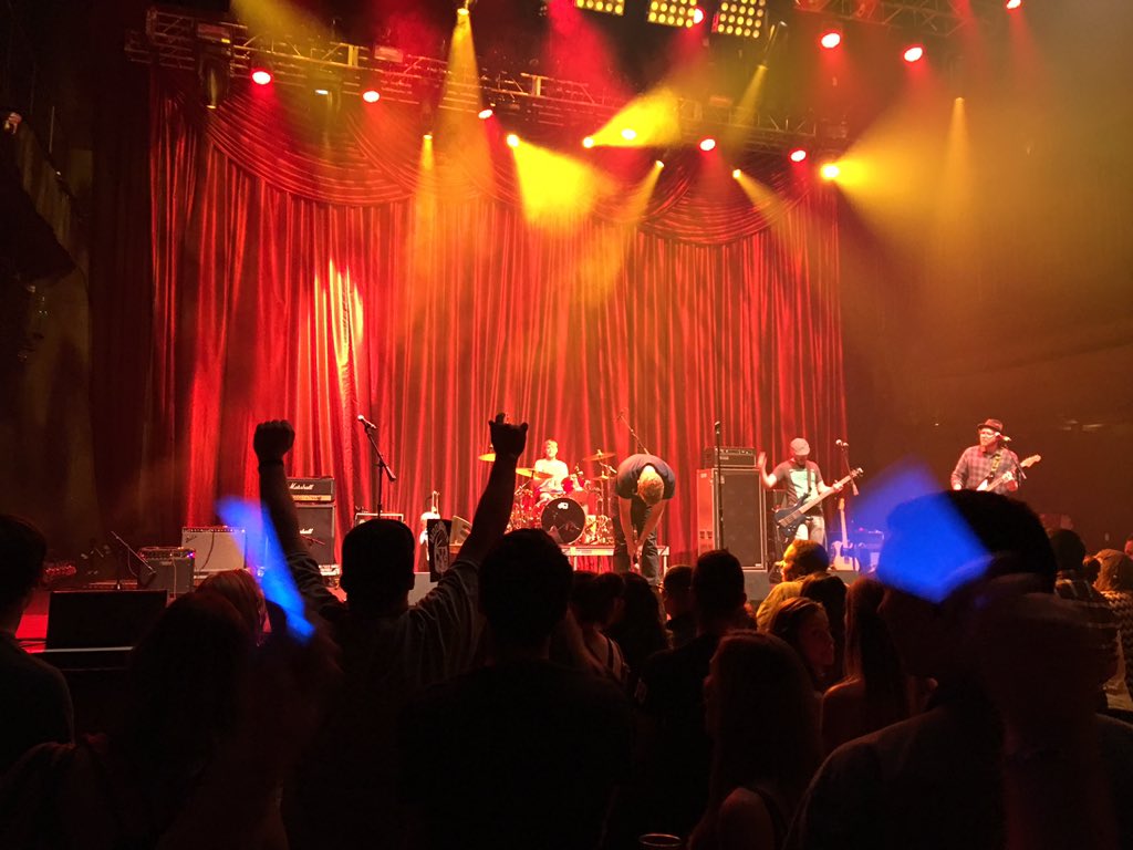 Vote for @Moonbootsband tonite 10pm-10:30pm lifeisbeautiful.com/battle