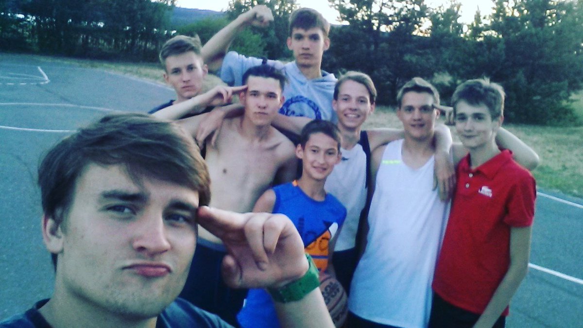 SimpleJew34's tweet image. Все в порядке,  если ты не на дачной грядке
Тренируешь свой стиль, а не копаешь даче