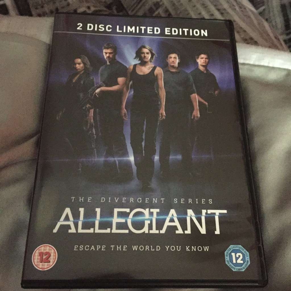 AmyLouBagley's tweet image. Look what just came in the post woo #thedivergentseries #allegiant #2Disc @Divergent @AllegiantUK