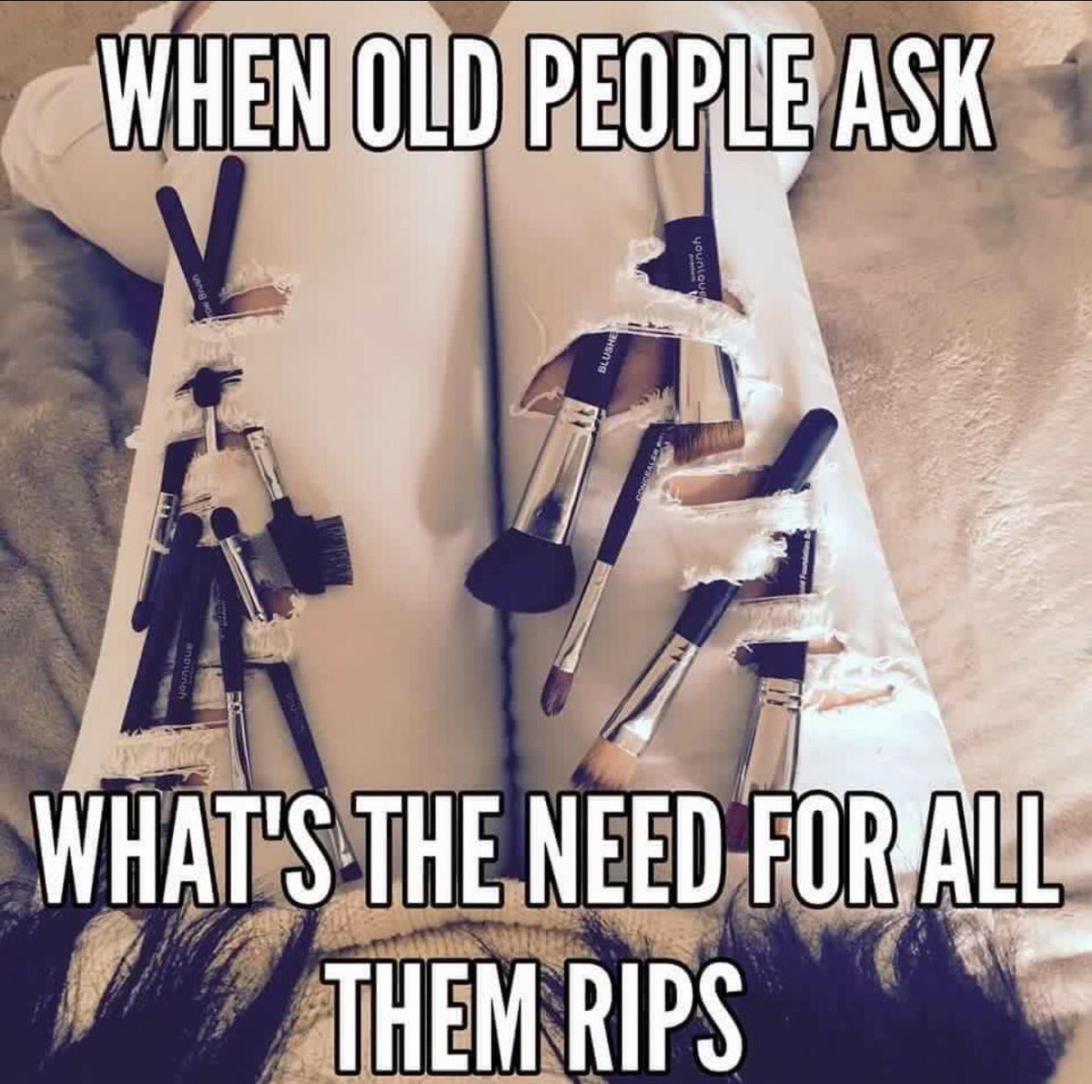 kat3rina91's tweet photo. Yes! #therealreason #makeupbrushes 😂 https://t.co/4oJBxL30p2