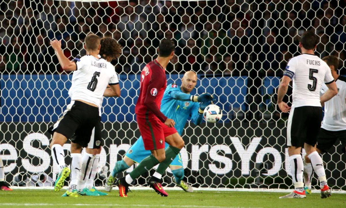 leparisiensport's tweet photo. Euro 2016 : le Portugal champion avec une victoire en sept matchs https://t.co/KkTaxcCvS6 https://t.co/aHn7G25Ids