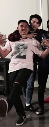 jy___got7's tweet photo. Take a pic with his boyfriend's best friend 😉✌🏻️

#MarkJin #MarkNior https://t.co/c11abecDFx