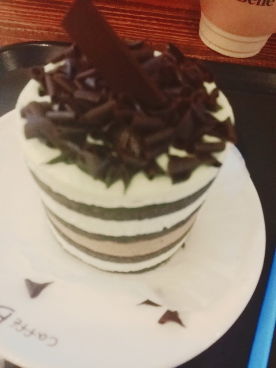 민트맛이 연한 케이크